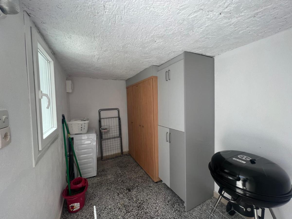 3 Bedroom House Included Free Car Rental Perissa  Zewnętrze zdjęcie